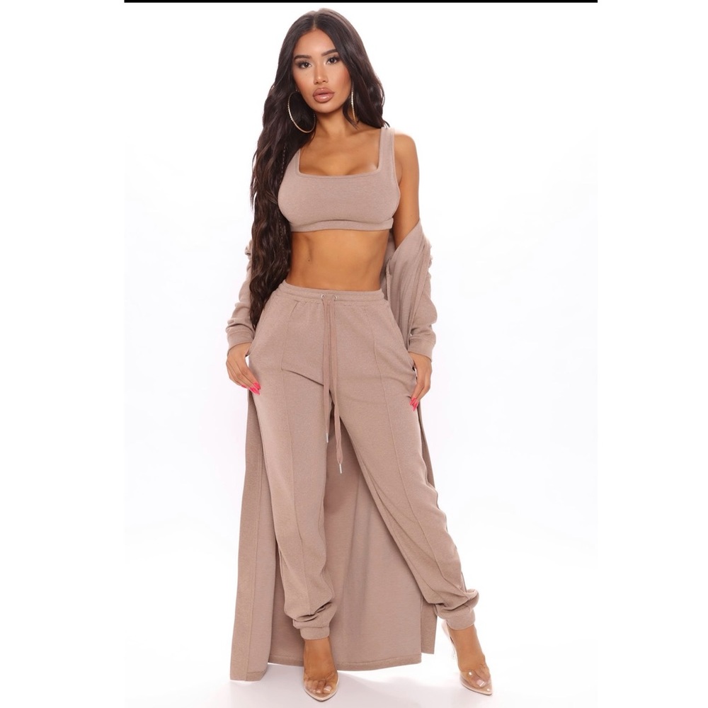 “Stay chill”. 3 piece Jogger set